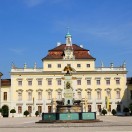 Conheça o palácio barroco de Ludwigsburg. O amplo jardim e o encantador jardim de contos de fadas irão inspirá-lo. Aprenda tudo em 9 lições curtas.