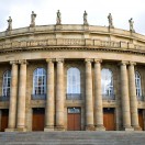 Dans ce cours, vous apprendrez tout ce que vous devez savoir sur l'Opéra de Stuttgart. 9 leçons avec des faits sur ce bâtiment historique